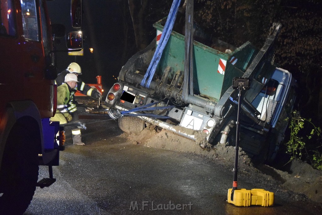 Container LKW umgestuerzt Koeln Brueck Bruecker- Dellbruecker Mauspfad P456.JPG - Miklos Laubert